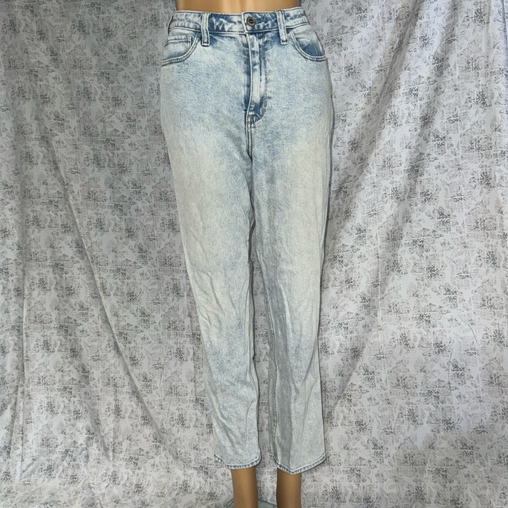 Hollister Ultra High-Rise Mom Jeans 9R